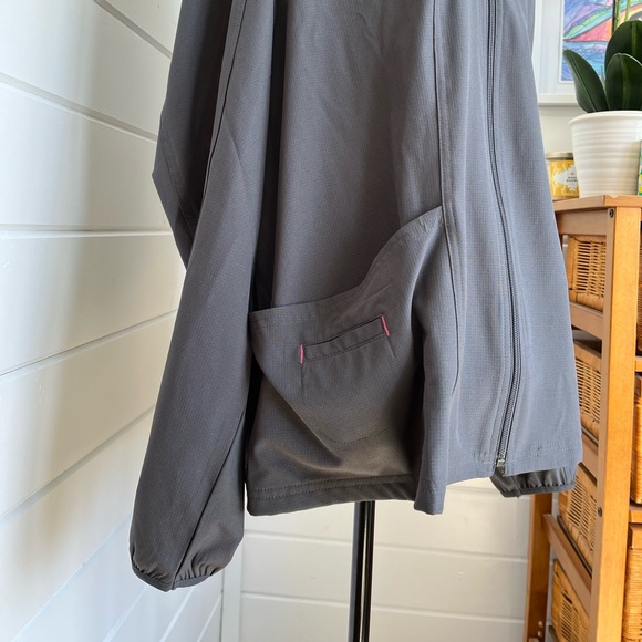 NURSE HeartSoul “Warming”/Scrub Jacket, Size 2XL, like new, detachable hood - Picture 3 of 10